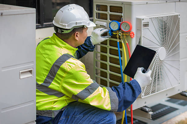 Professional Hvac technician working in Roslyn Heights, NY